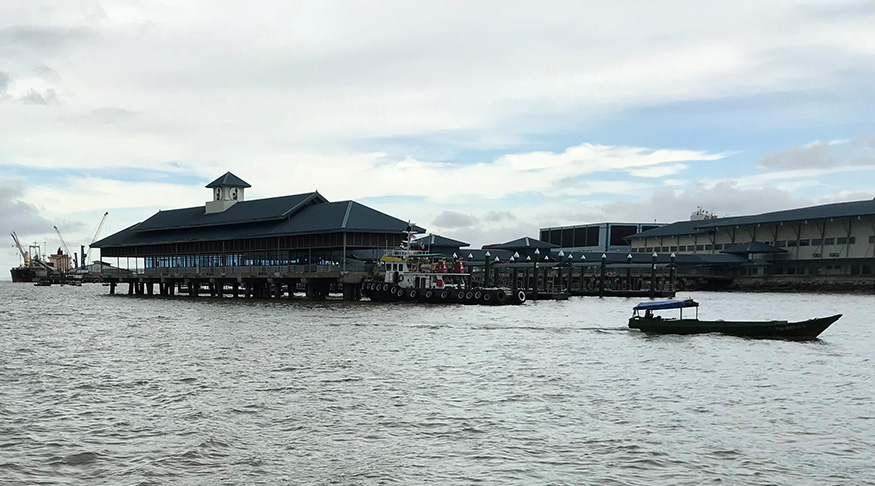 Ferry terminal wavescreen